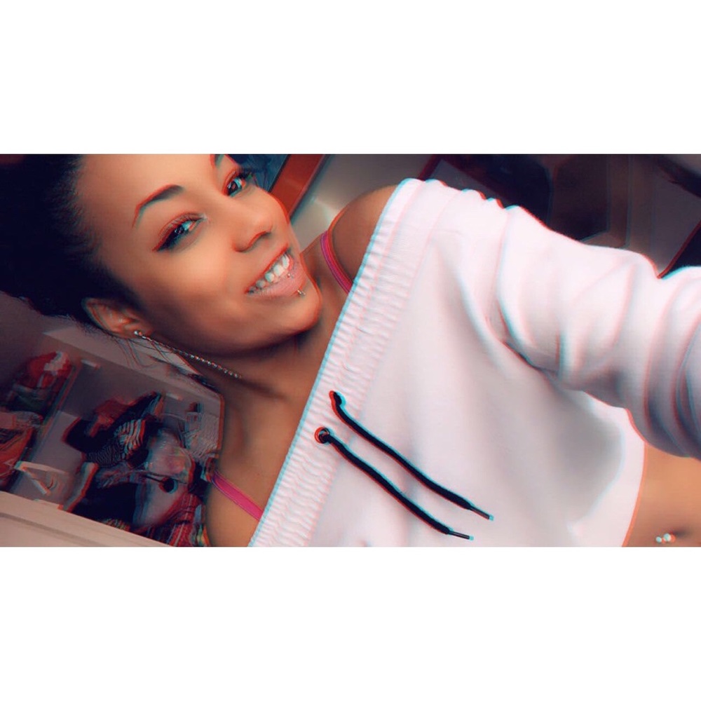 Meet your Posher, Sayoa